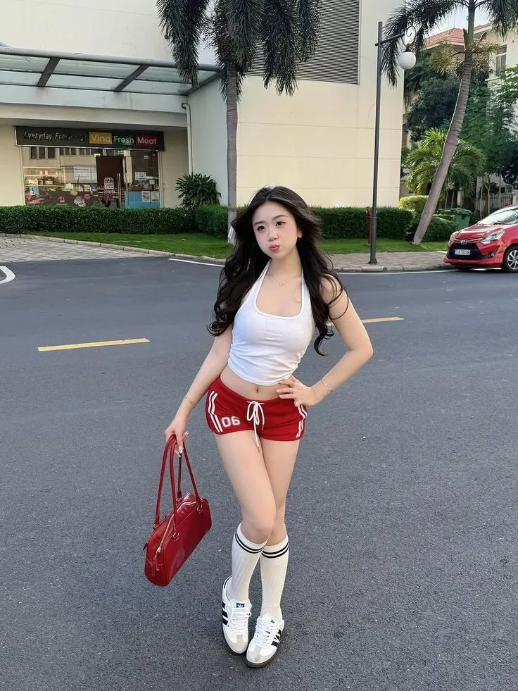 Bổ Mắt Với 169+ Ảnh Gái Xinh Sexy, Nóng Bỏng, Thần Thái Sang Chảnh Hút Mắt