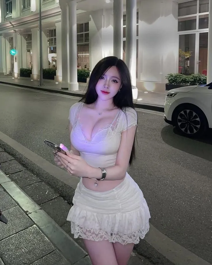 Bổ Mắt Với 169+ Ảnh Gái Xinh Sexy, Nóng Bỏng, Thần Thái Sang Chảnh Hút Mắt