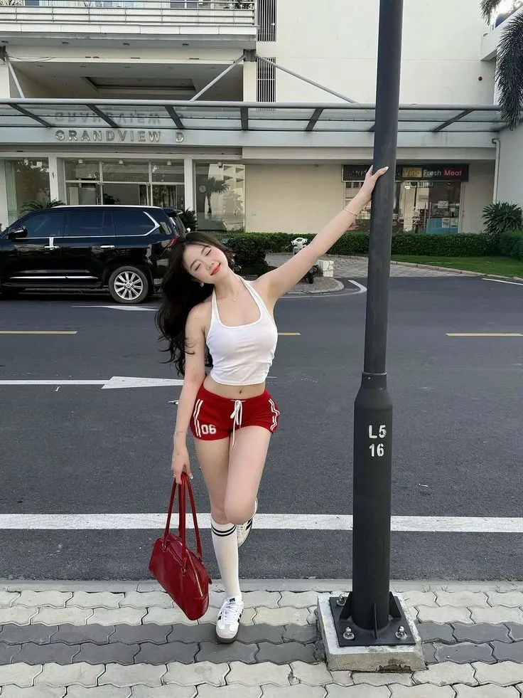 Bổ Mắt Với 169+ Ảnh Gái Xinh Sexy, Nóng Bỏng, Thần Thái Sang Chảnh Hút Mắt