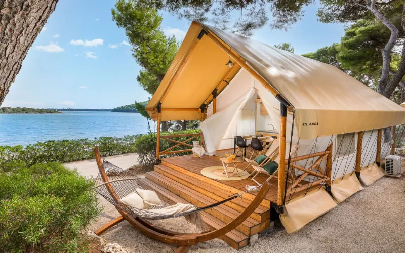 Glamping Là Gì? Giải Mã A-Z Xu Hướng Cắm Trại “Sang Chảnh” Đang Được Yêu Thích
