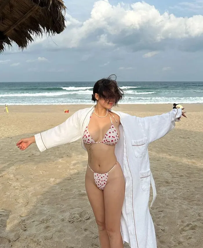 99+ Ảnh Gái Mặc Bikini Nóng Bỏng, Sexy, Cuốn Hút Mọi Ánh Nhìn
